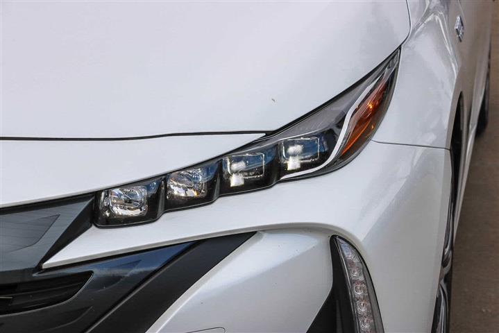 $26988 : Pre-Owned 2021 Toyota Prius P image 7