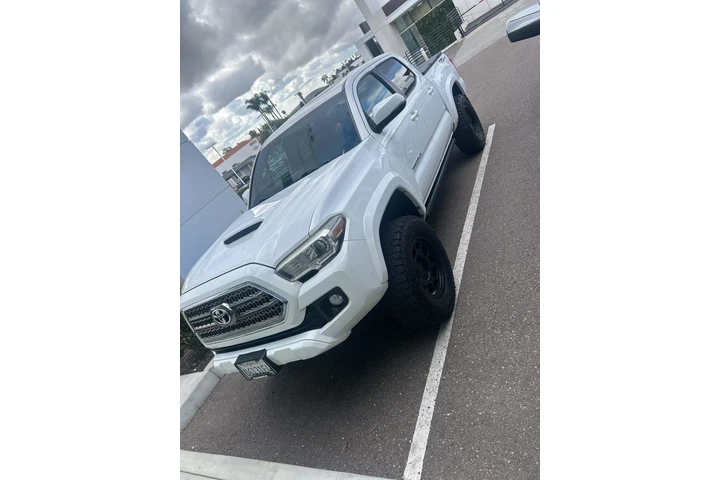 $26900 : Toyota Tacoma 2016 4x2 SR5 V image 1