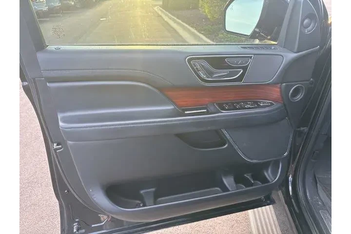 $23500 : Lincoln Navigator L 2018 4x4 image 8