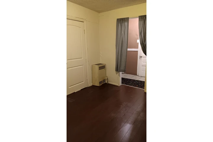 $850 : Espacio sala image 4