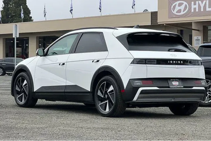 $37990 : Hyundai IONIQ 5 2025 SEL 4dr image 9