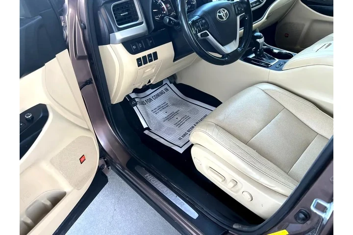 2017 Highlander Limited FWD V6 image 10