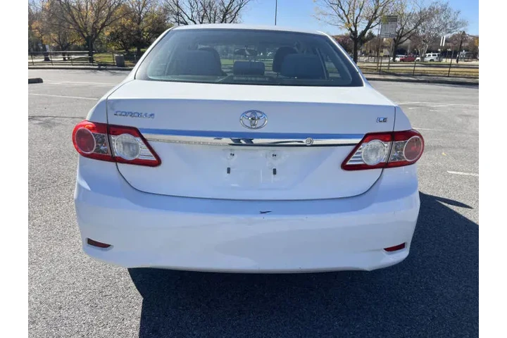 $7900 : 2011 Corolla LE image 7