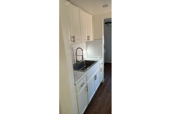 $1300 : Se renta estudio image 4