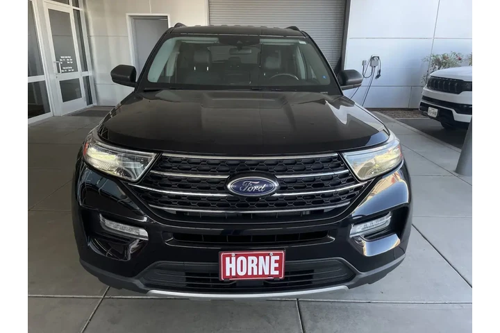 $27812 : Ford Explorer 2023 AWD XLT 4 image 2