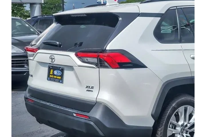 $39989 : Toyota RAV4 2025 AWD XLE Pre image 7