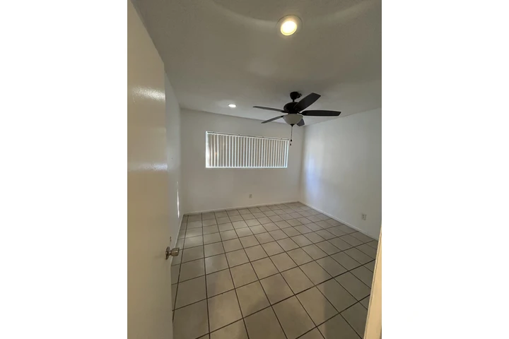 $800 : SE RENTA RECAMARA EN ANAHEIM image 5