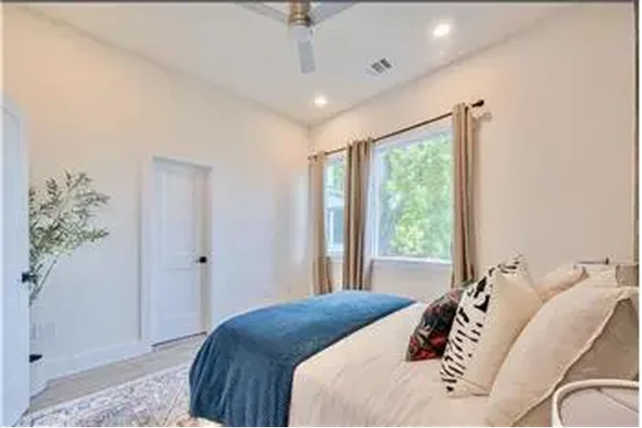 $3800 : Rental property with 3 bedro image 7