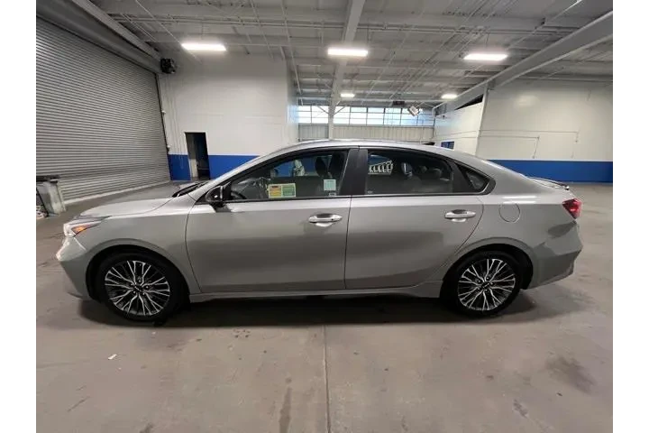 $17547 : Kia Forte 2023 GT-Line 4dr S image 6