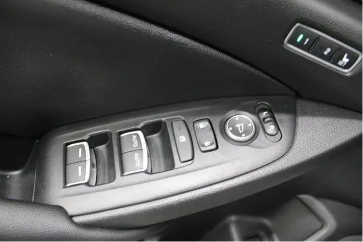 $26989 : Honda Accord 2019 Touring 4d image 7