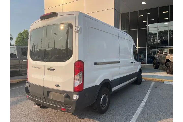 $16681 : Ford Transit 2019 250 3dr LW image 4