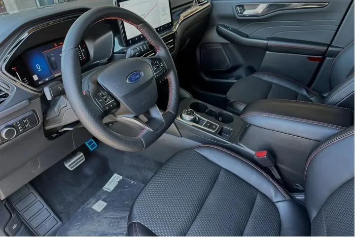 $25900 : Ford Escape 2024 ST-Line 4dr image 6