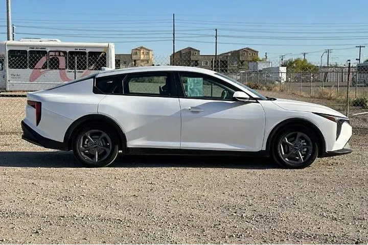 $21988 : Kia K4 2025 LX 4dr Sedan image 3