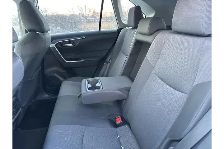 $32509 : Toyota RAV4 2025 AWD XLE 4dr image 4