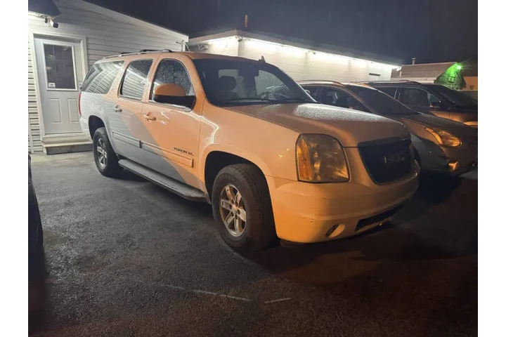 $5995 : 2010 GMC Yukon XL SLT image 2