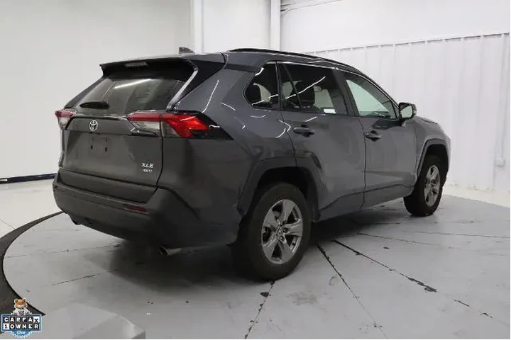 $28280 : Toyota RAV4 2024 AWD XLE 4dr image 4