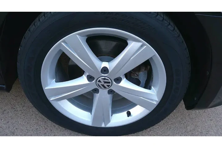 $8999 : 2012 Passat SE image 9