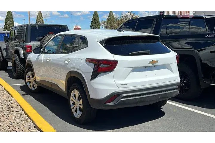 $24984 : Chevrolet Trax 2025 LS 4dr C image 2