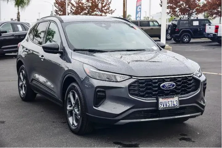 $33690 : Ford Escape 2025 ST-Line 4dr image 3