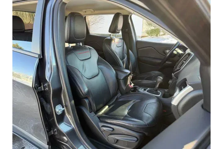 $9995 : Jeep Cherokee 2014 4x4 Trail image 6