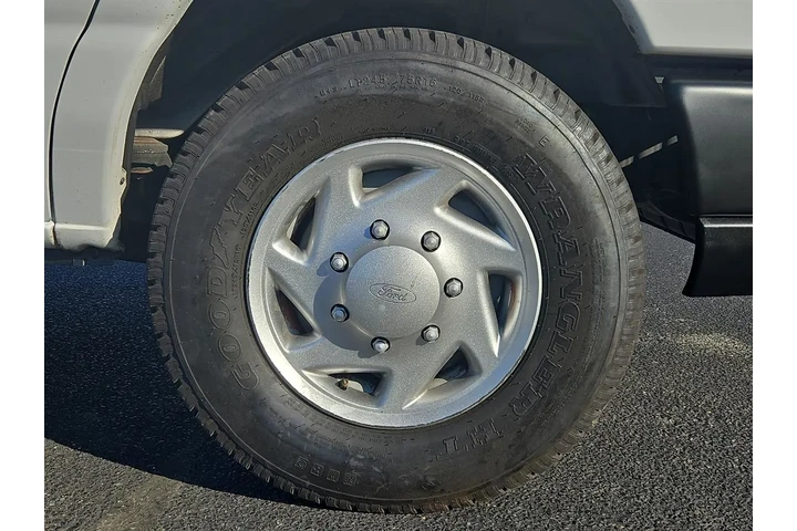 2014 Econoline E-150 image 8