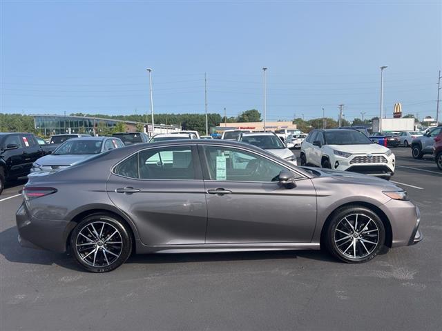 $22584 : PRE-OWNED 2022 TOYOTA CAMRY SE image 8