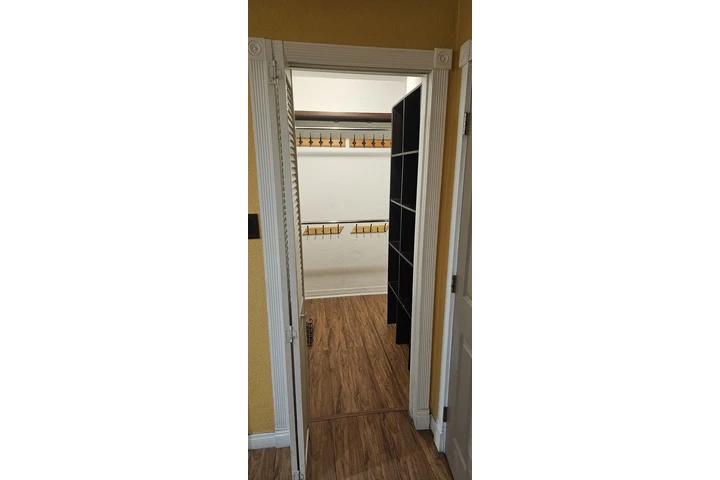 $1950 : ESTUDIO AMPLIO EN PARAMOUNT image 5