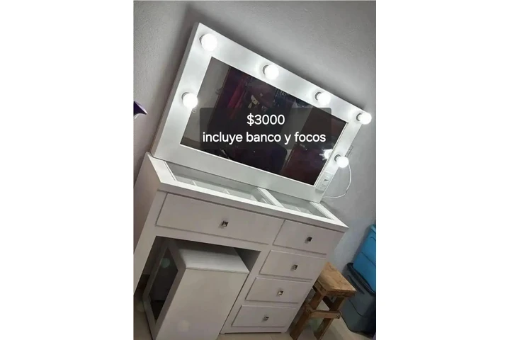 $2600 : Vanity image 4