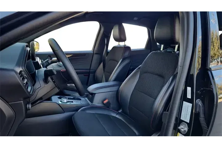 $21979 : Ford Escape 2025 ST-Line 4dr image 10