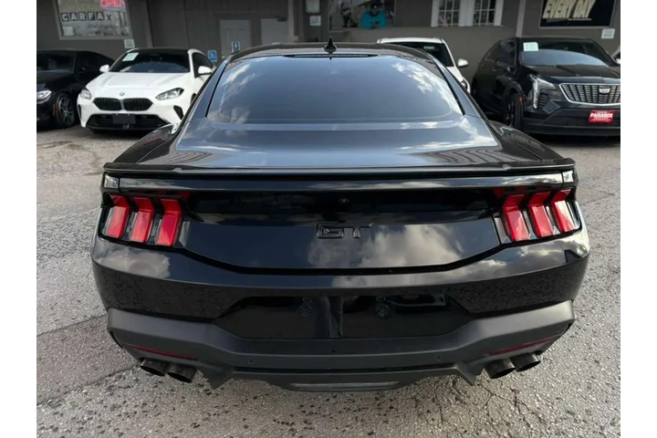 2024 Mustang GT Premium Coupe image 5