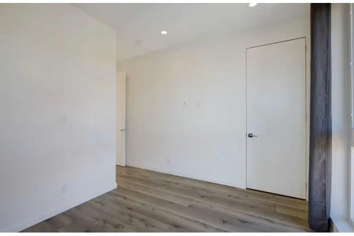 $2100 : 2 bed Apartment for rent in LA image 7