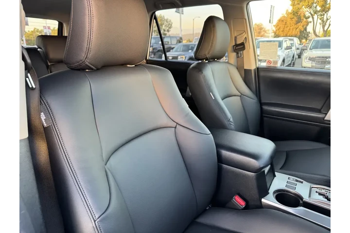 $39994 : Toyota 4Runner 2024 4x2 SR5 image 7