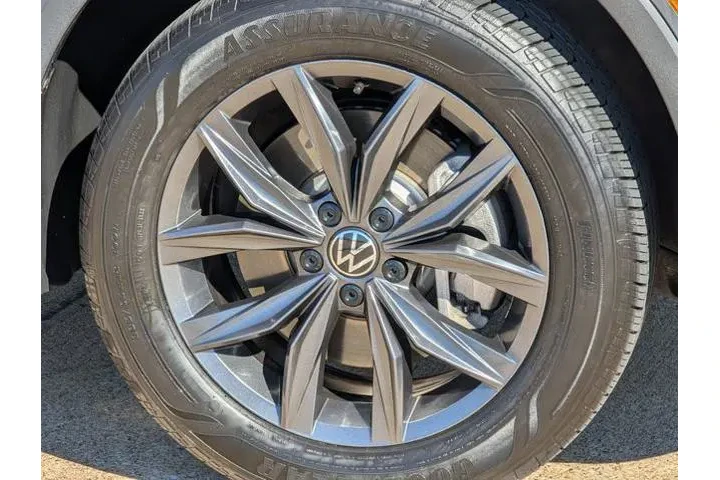 $22603 : Volkswagen Tiguan 2023 SE 4d image 8