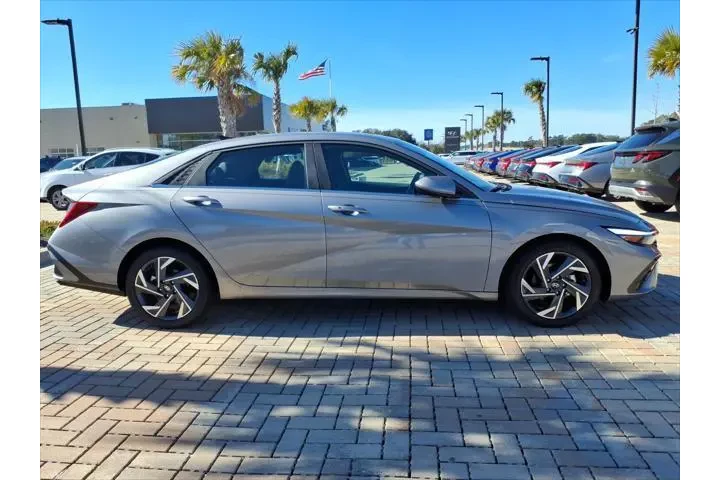 $27265 : Hyundai ELANTRA 2025 SEL Con image 2