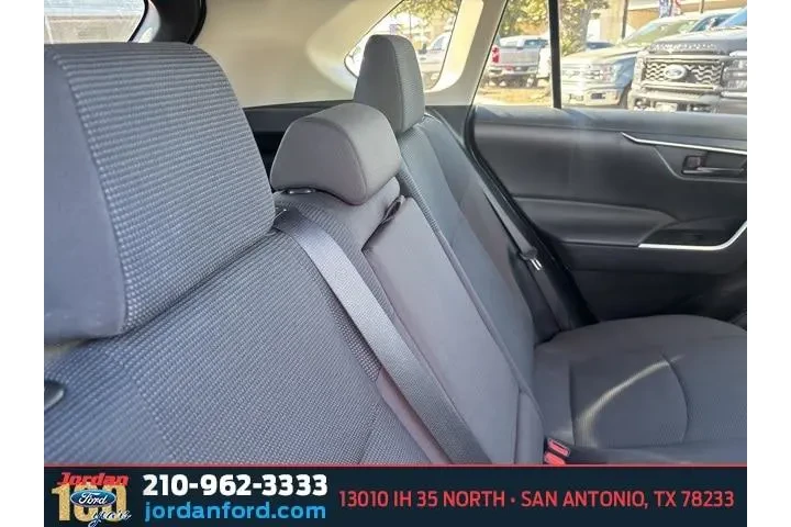 $24950 : Toyota RAV4 2022 AWD LE 4dr image 9