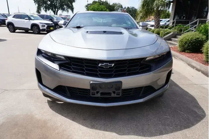 $33988 : Chevrolet Camaro 2023 LT1 2d image 2