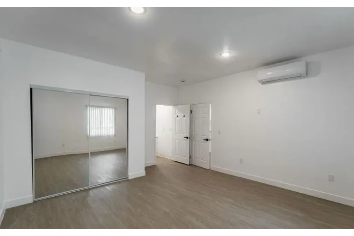 $2000 : 2 Bedroom Apartments in LA image 4