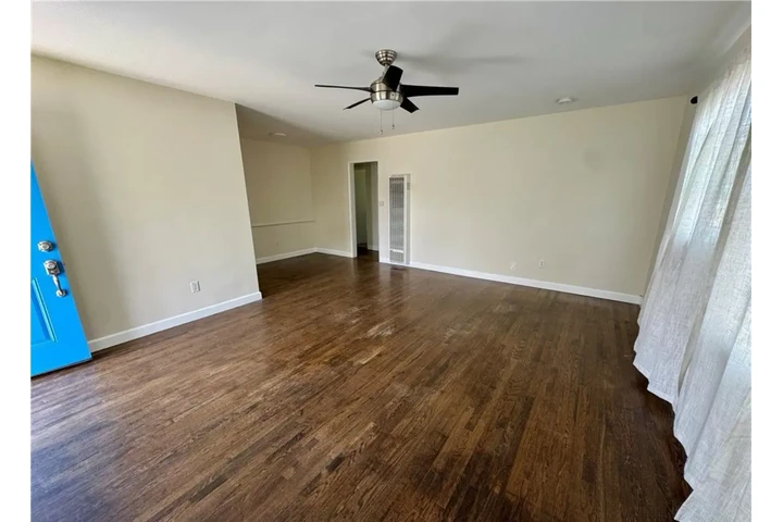 $1900 : Single Residence image 2