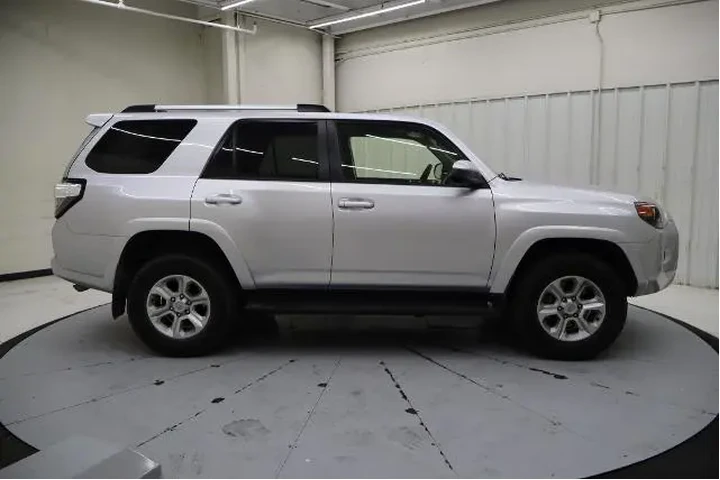 $32999 : Toyota 4Runner 2023 4x4 SR5 image 2