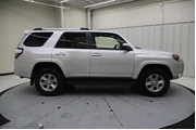$32999 : Toyota 4Runner 2023 4x4 SR5 thumbnail