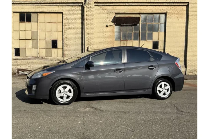 $12988 : 2010 Prius III image 5