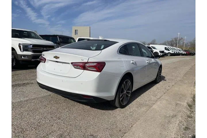 $21559 : Chevrolet Malibu 2024 LT 4dr image 3
