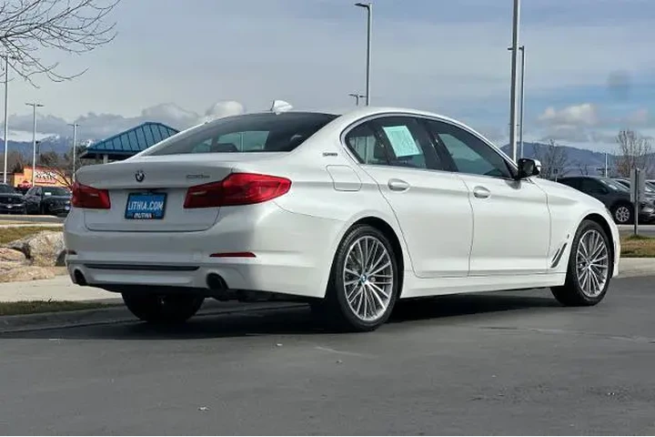 $19995 : BMW 5 Series 2019 530e iPerf image 2