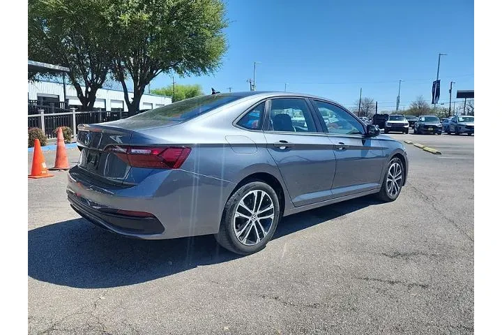 $20496 : Volkswagen Jetta 2024 Sport image 3