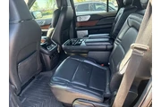 $28998 : Lincoln Navigator 2019 4x4 R thumbnail