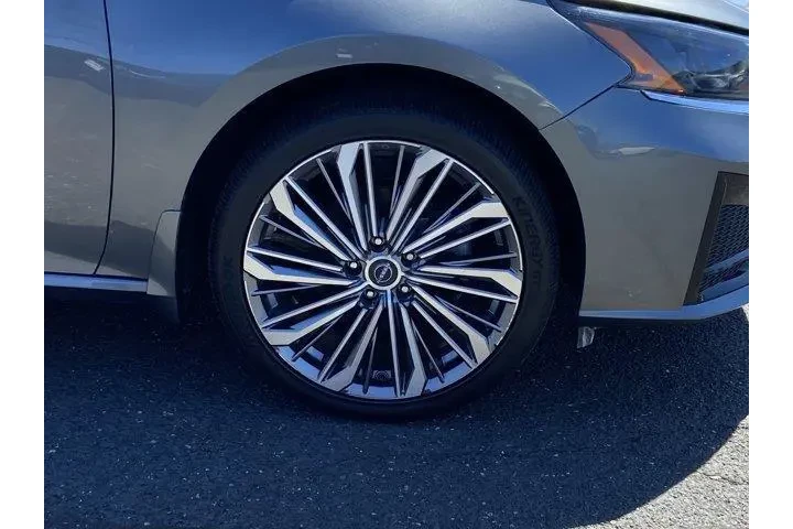 $23487 : Nissan Altima 2025 AWD 2.5 S image 9