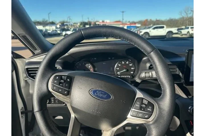$26995 : Ford Explorer 2023 XLT 4dr S image 8