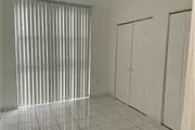 $2350 : Rento en Miami- west chester thumbnail