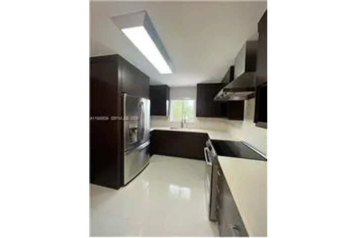 $4500 : Rental property with 4 bedro image 10