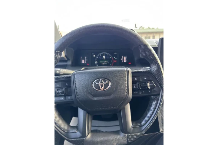 $32750 : 2025 Tacoma SR image 10